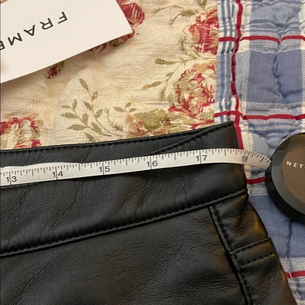 Frame Le Jane Crop Recycled Leather Pants - Picture 6 of 8
